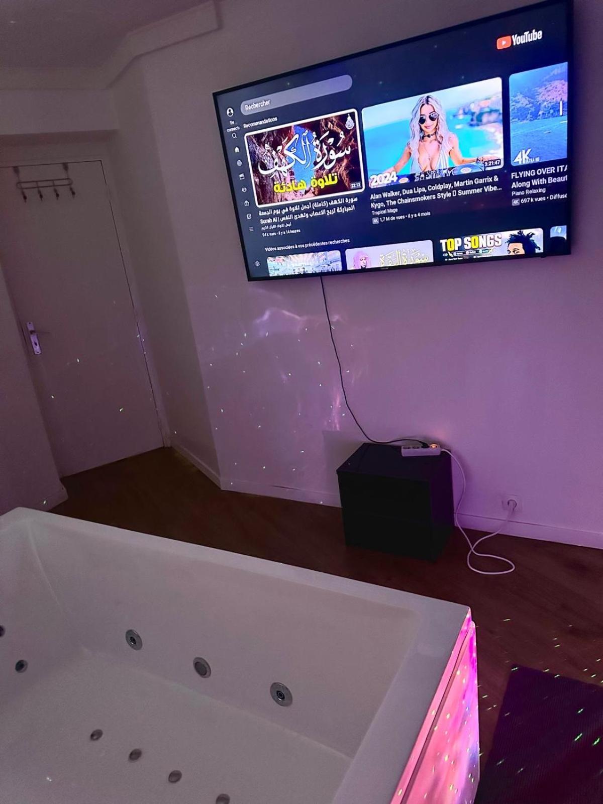Paris La Defense - Santorin Apartment With Jacuzzi กูร์เบอวัวร์ ภายนอก รูปภาพ