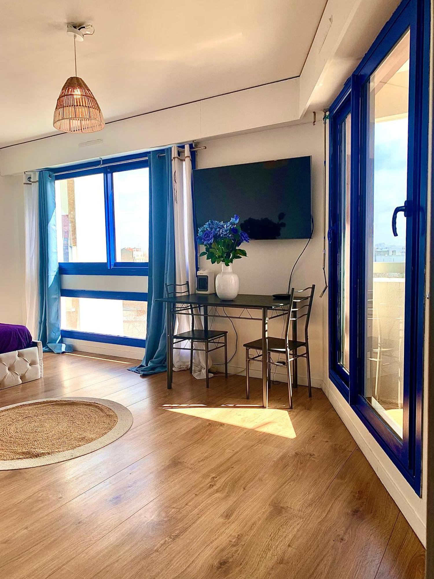 Paris La Defense - Santorin Apartment With Jacuzzi กูร์เบอวัวร์ ภายนอก รูปภาพ